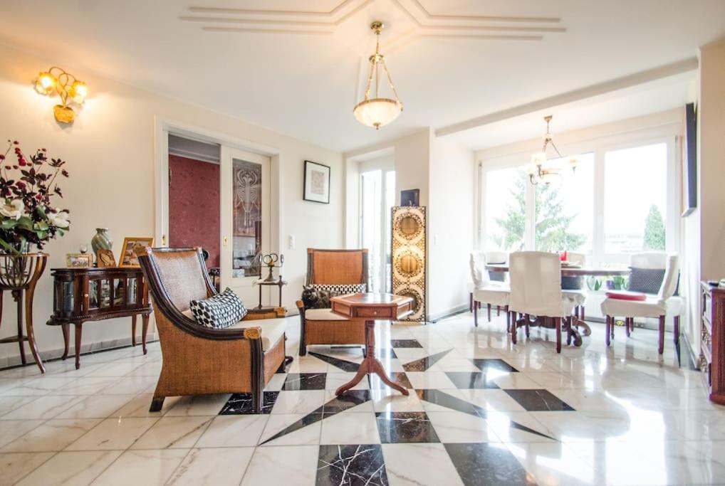 3 Bedroom 2 Bathroom Art Deco Flat In * Basilea